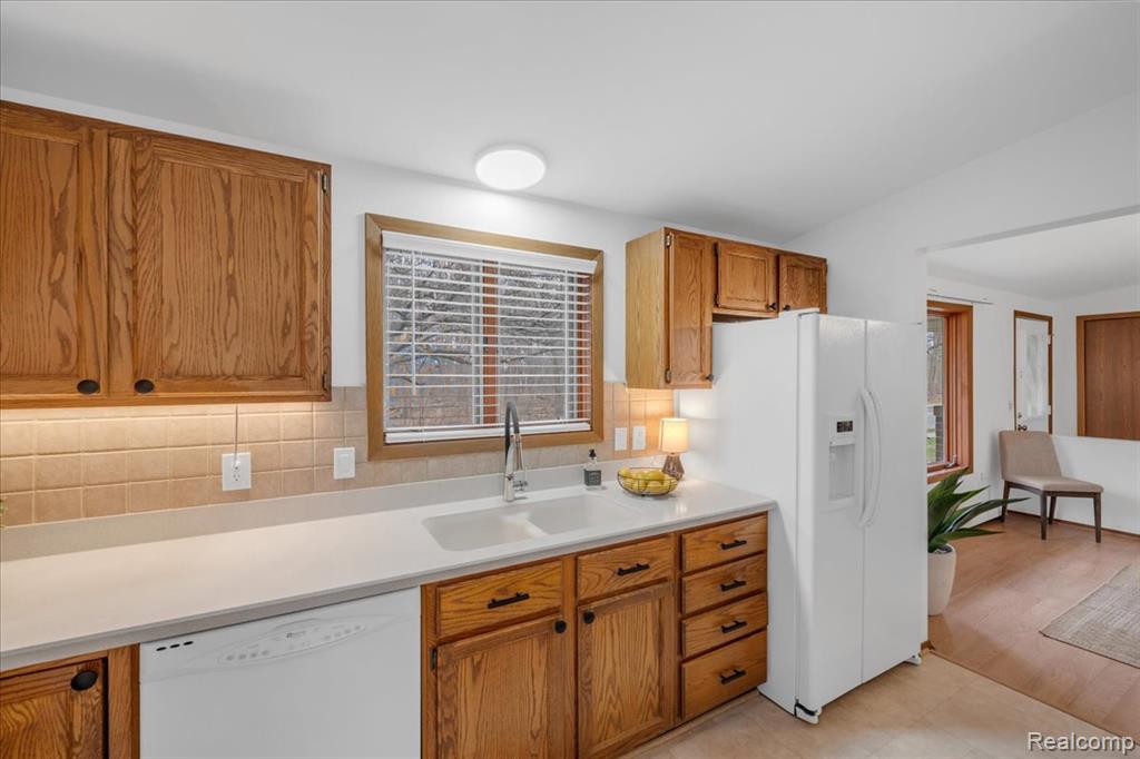 955 Woodlane Drive, 9, Rochester Hills, MI 48307 — Photo 12