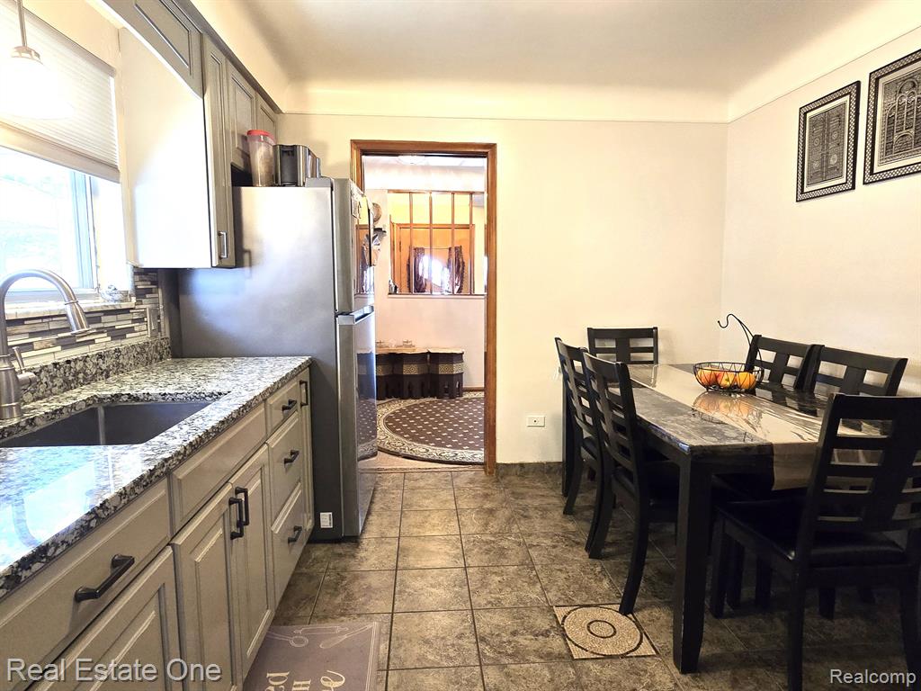6624 MAPLE Street, Dearborn, MI 48126 — Photo 4