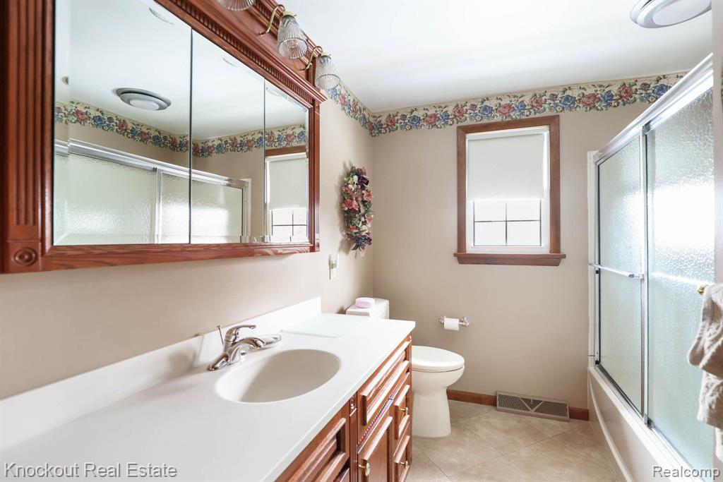 4 MARY LANE COURT, Frankenmuth, MI 48734 — Photo 35