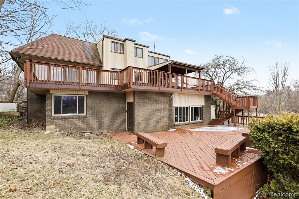 13490 Lakebrook Drive, Fenton, MI 48430 — Photo 28