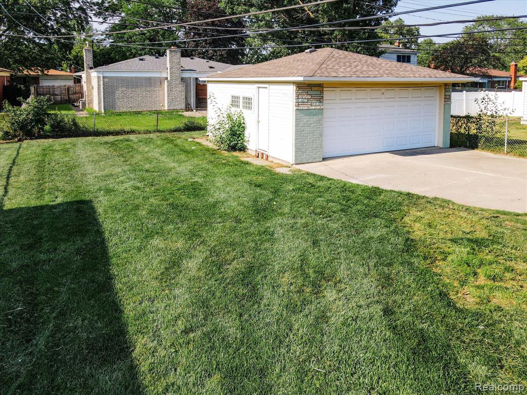 8355 HELEN, Center Line, MI 48015 — Photo 37