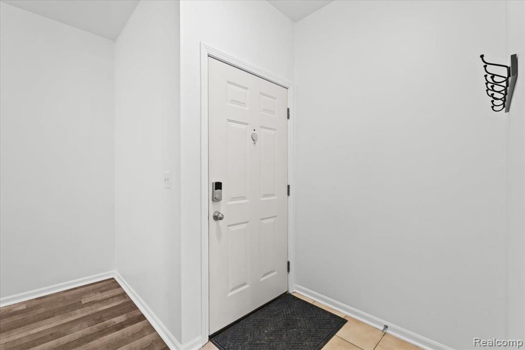 8105 AUTUMN WOODS Trail, Ypsilanti, MI 48198 — Photo 19