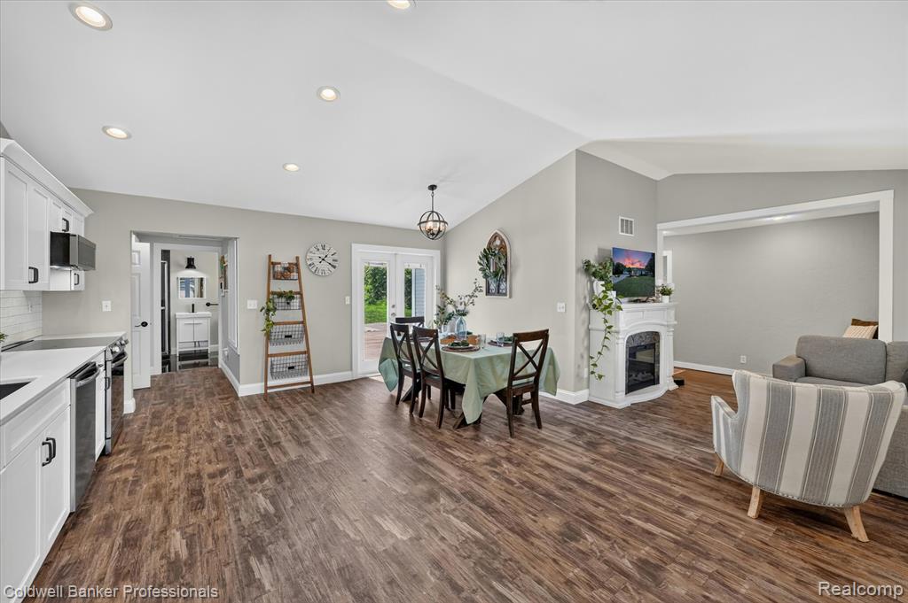 43 Hartley Street, Lapeer, MI 48446 — Photo 3