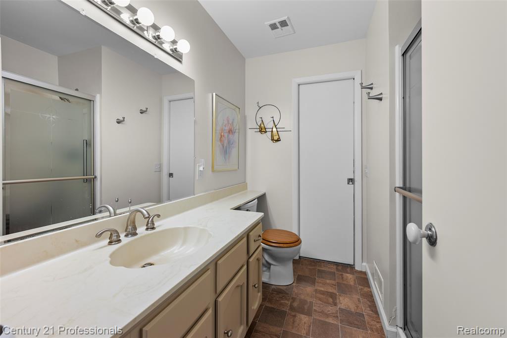 5135 Virgie Lane, West Bloomfield, MI 48324 — Photo 16