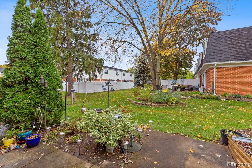 45311 Kensington St., Utica, MI 48317 — Photo 25