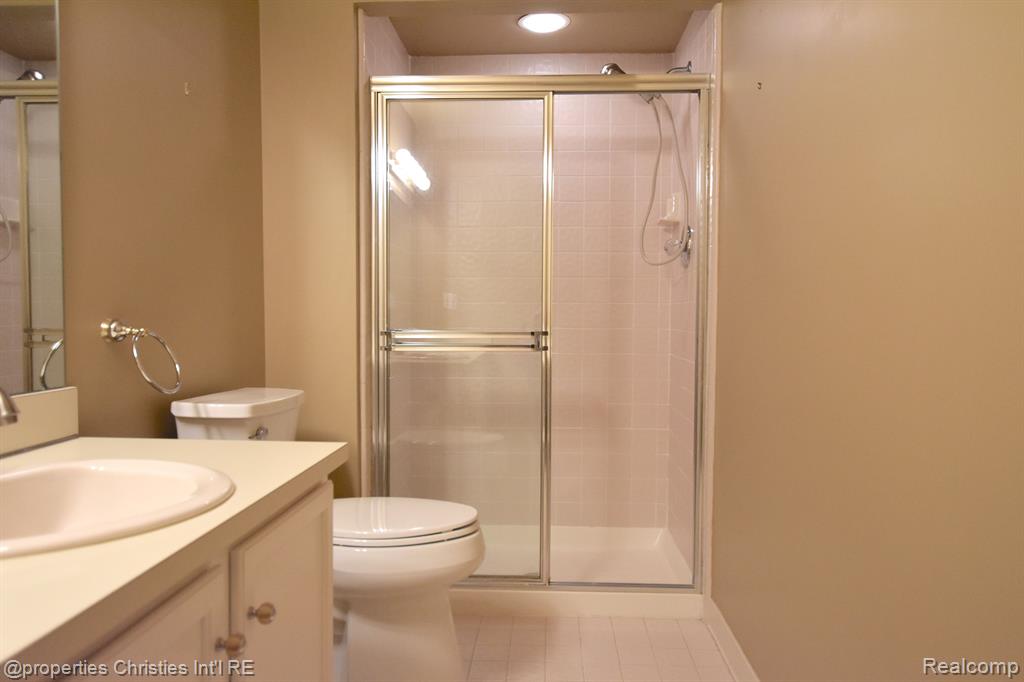 1752 S HILL Boulevard, Bloomfield Hills, MI 48304 — Photo 23
