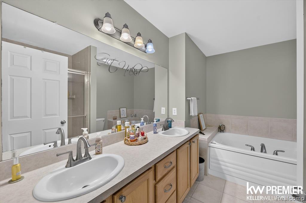 551 Indian Oaks Drive, Howell, MI 48843 — Photo 14