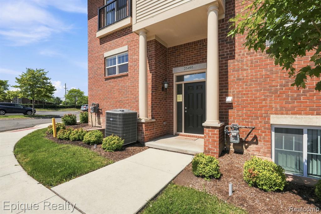25495 Grandview Lane, 25, Novi, MI — Photo 3