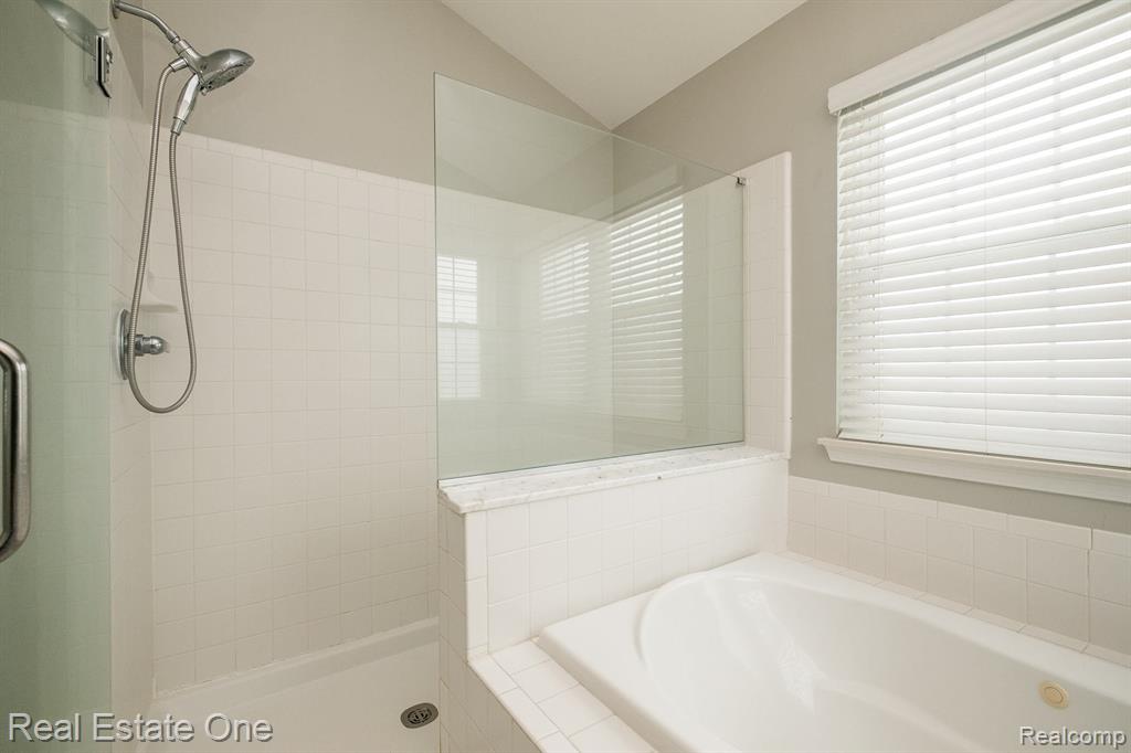 1092 CHESTNUT Lane, South Lyon, MI 48178 — Photo 38