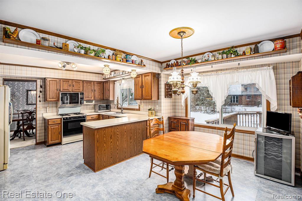 5193 Crowfoot Drive, Troy, MI 48085 — Photo 11