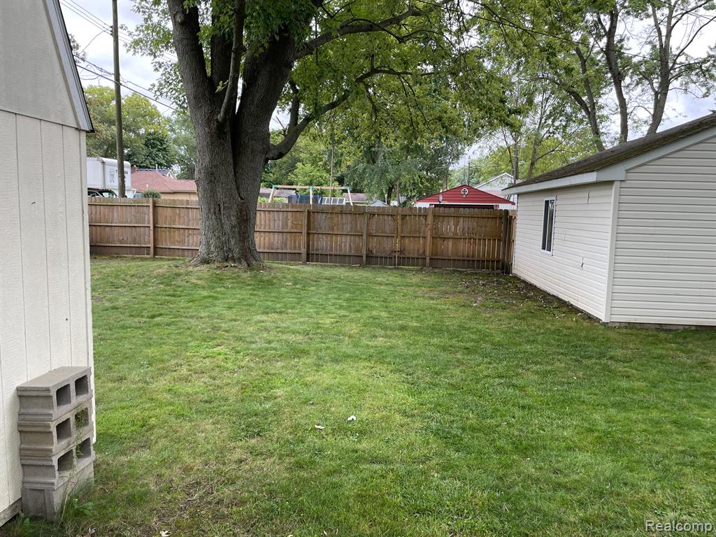 6508 Cloverton Drive, Waterford, MI 48329 — Photo 33