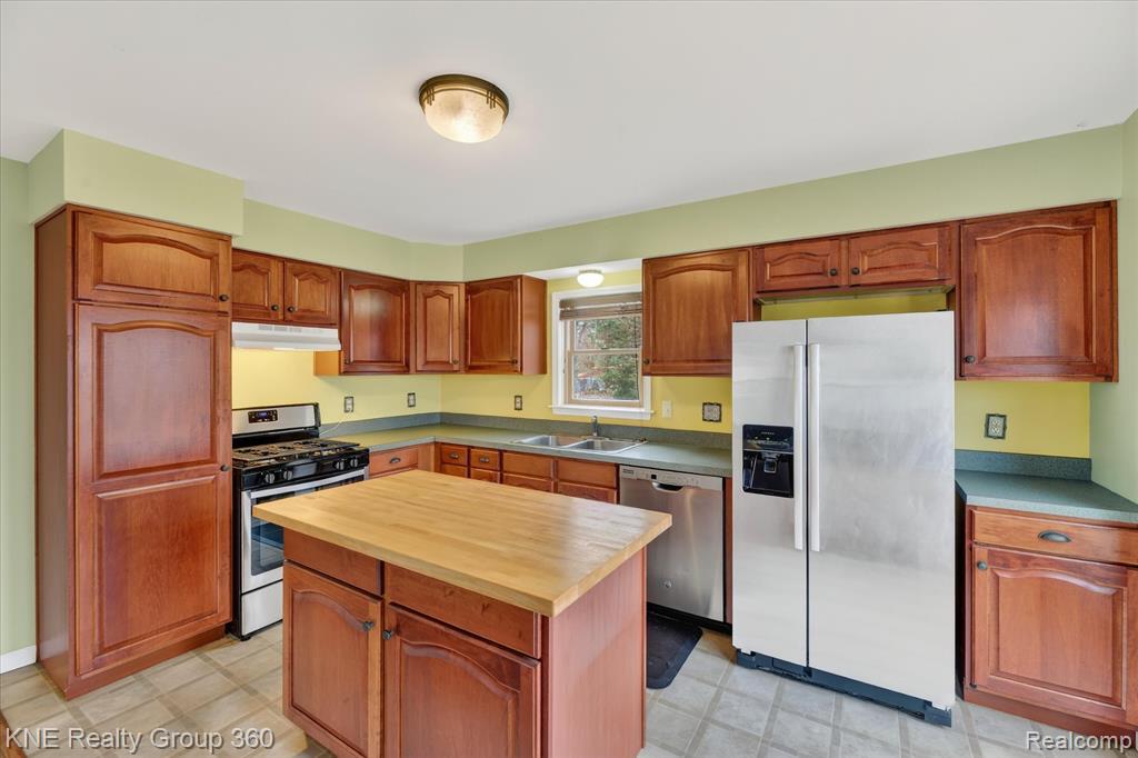 1525 Shoreline Drive, Hartland, MI 48353 — Photo 19