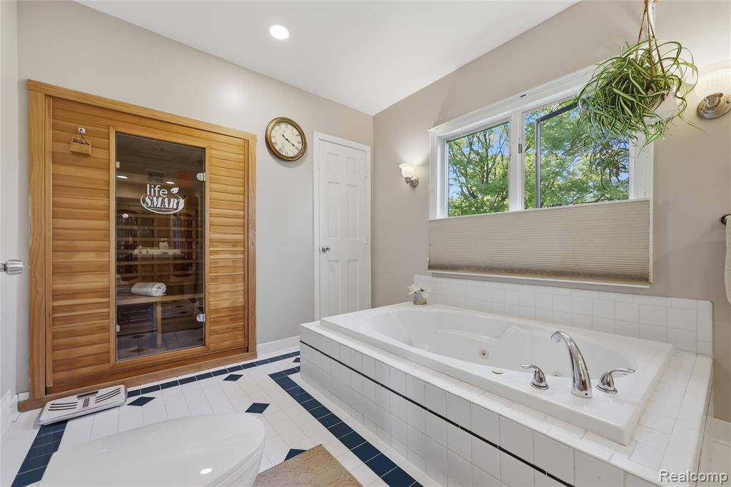 806 S 10th Street, St. Clair, MI 48079 — Photo 22
