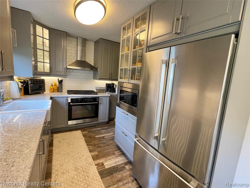 48104 COLONY FARM CIR, Plymouth, MI 48170 — Photo 34