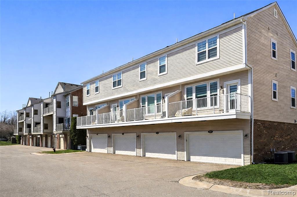 3211 Johanna Ware, Wixom, MI 48393 — Photo 38