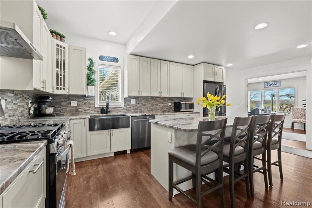4075 BARR Road, Canton, MI 48188 — Photo 18