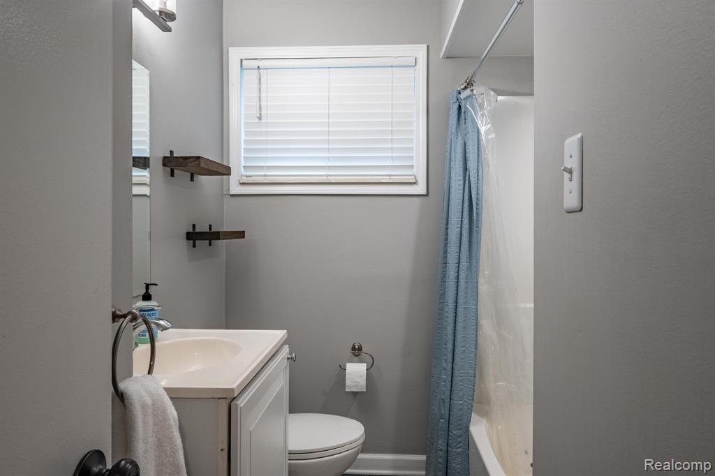 715 N DORCHESTER Avenue, Royal Oak, MI 48067 — Photo 19