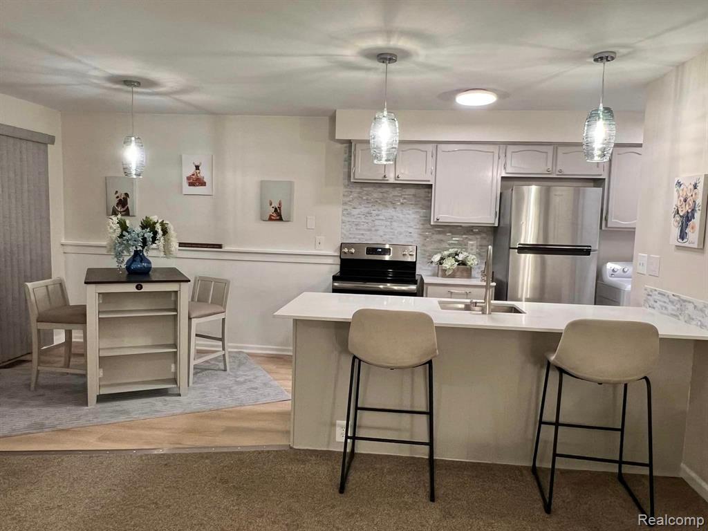 354 NEPTUNE Drive, Walled Lake, MI 48390 — Photo 24