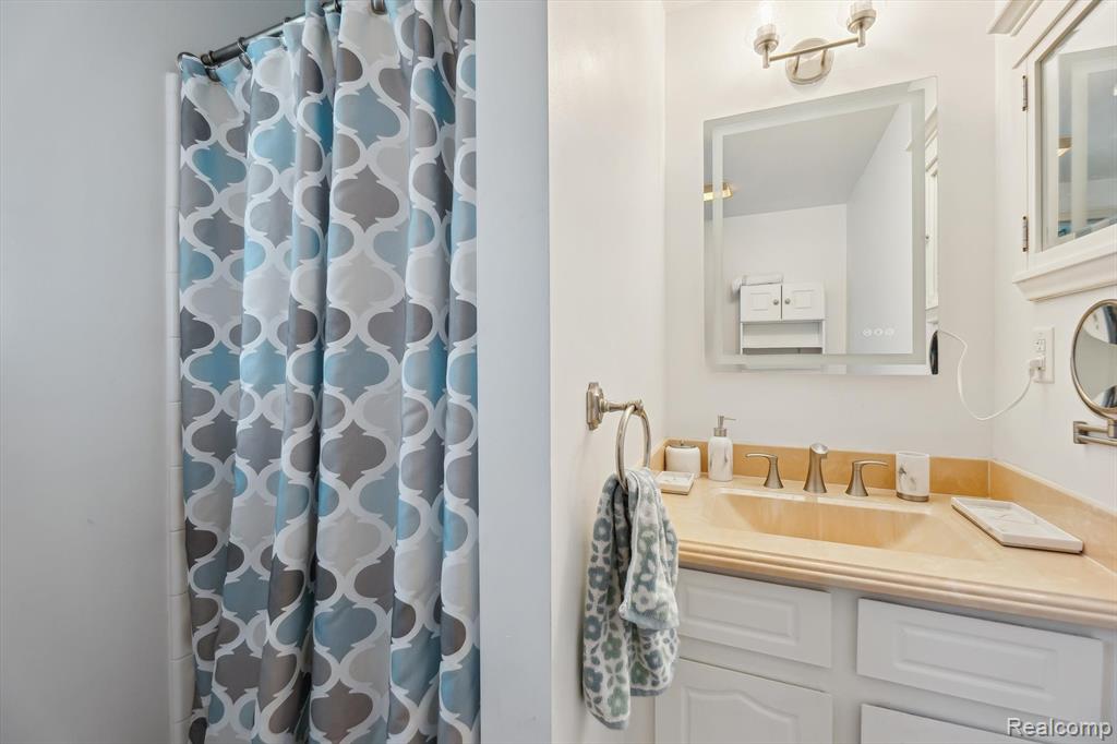 6900 Woonsocket Street, Canton, MI 48187 — Photo 30