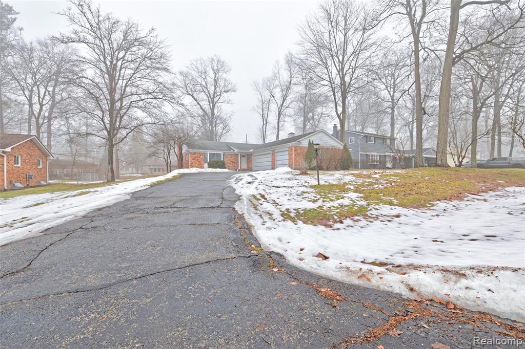 5936 Warbler Drive, Clarkston, MI — Photo 46