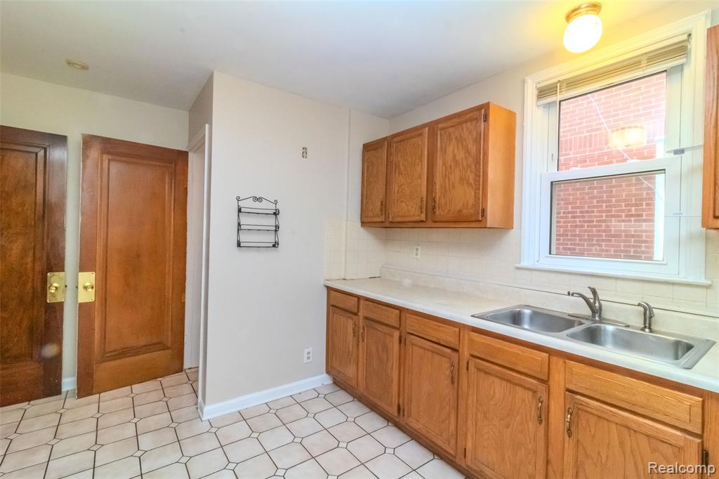 6630 Hartwell Street, Dearborn, MI 48126 — Photo 16