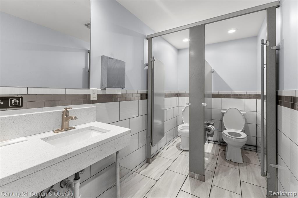 21350 Van Born Rd, Dearborn Heights, MI 48125 — Photo 29
