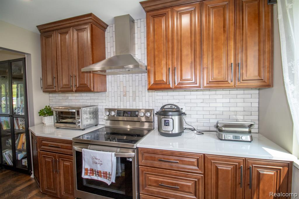 7878 Capri Drive, Canton, MI 48187 — Photo 13