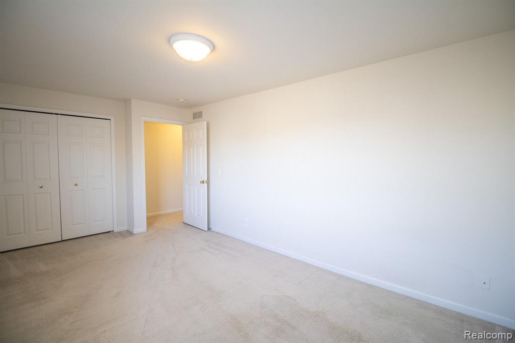 7051 MAGNOLIA Lane, Waterford, MI 48327 — Photo 19