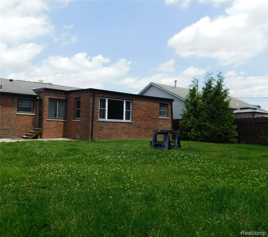 16740 College, Fraser, MI 48026 — Photo 25