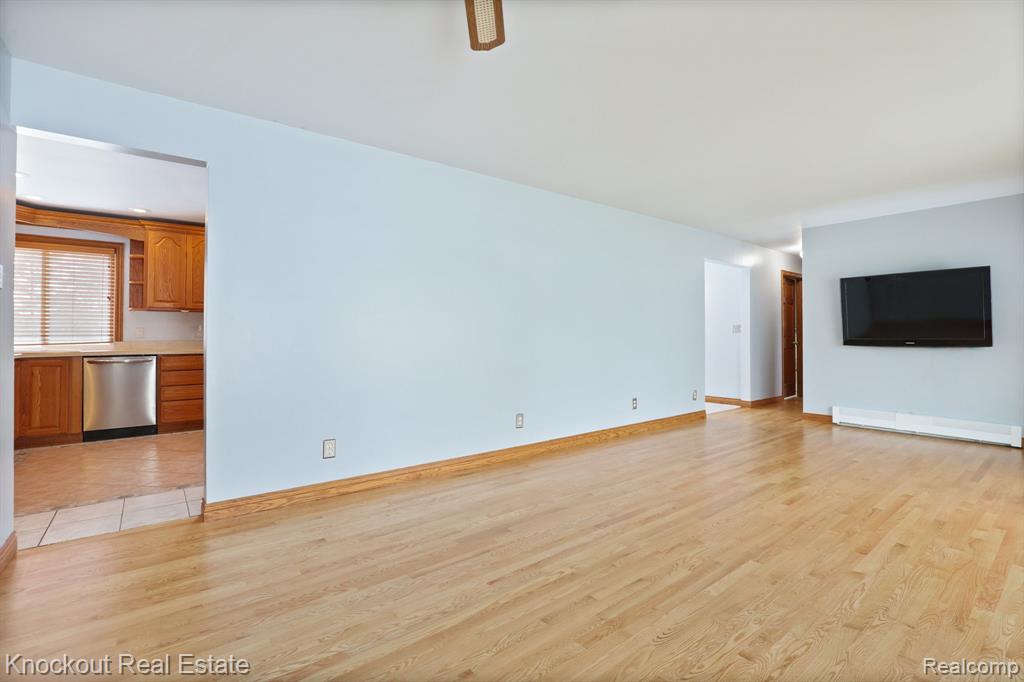 1914 Schust Road, Saginaw, MI 48604 — Photo 9