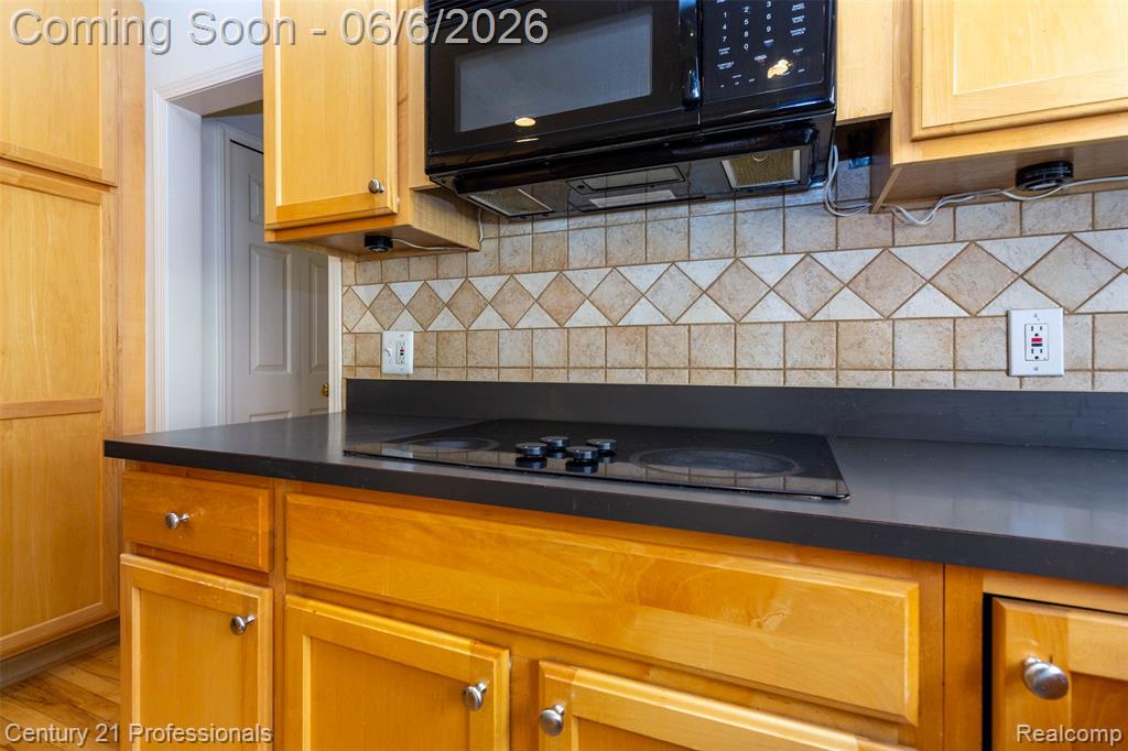 29401 Windmill Court, Farmington, MI 48334 — Photo 16