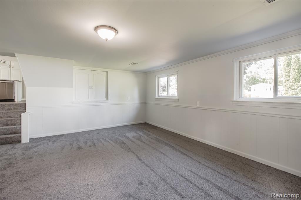 5357 Farm Road, Waterford, MI 48327 — Photo 30