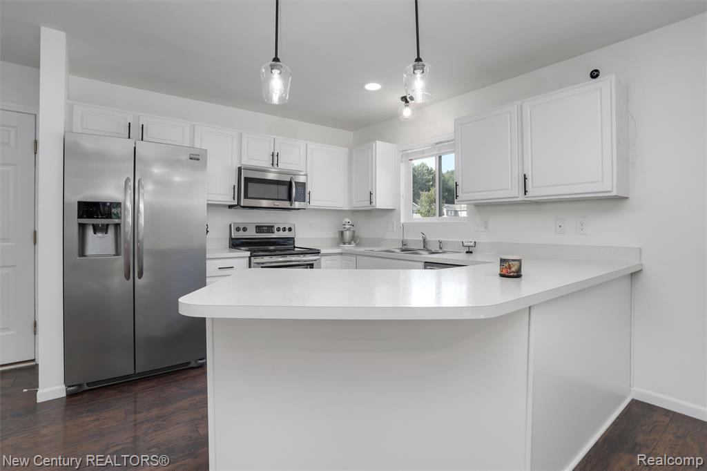 6496 Skylar Lane, Waterford, MI 48327 — Photo 10