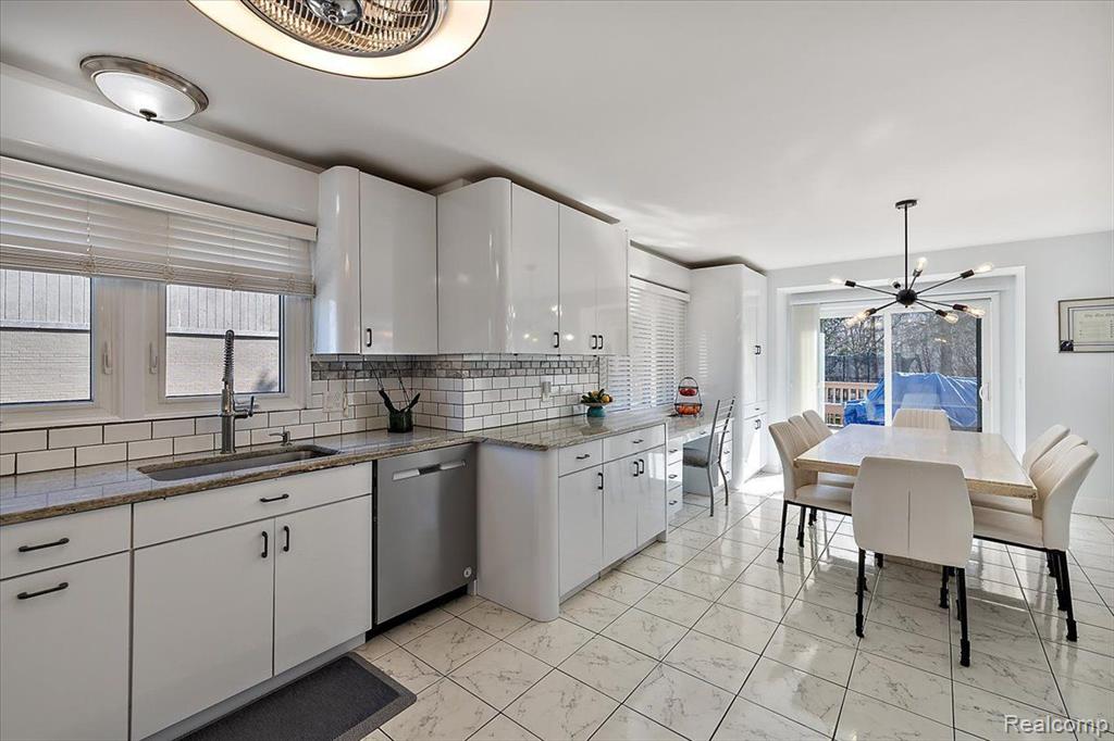 6463 ROYAL POINTE Drive, West Bloomfield, MI — Photo 20