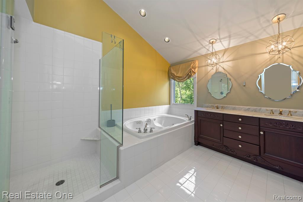 6745 CHARING Crossing, West Bloomfield, MI — Photo 41