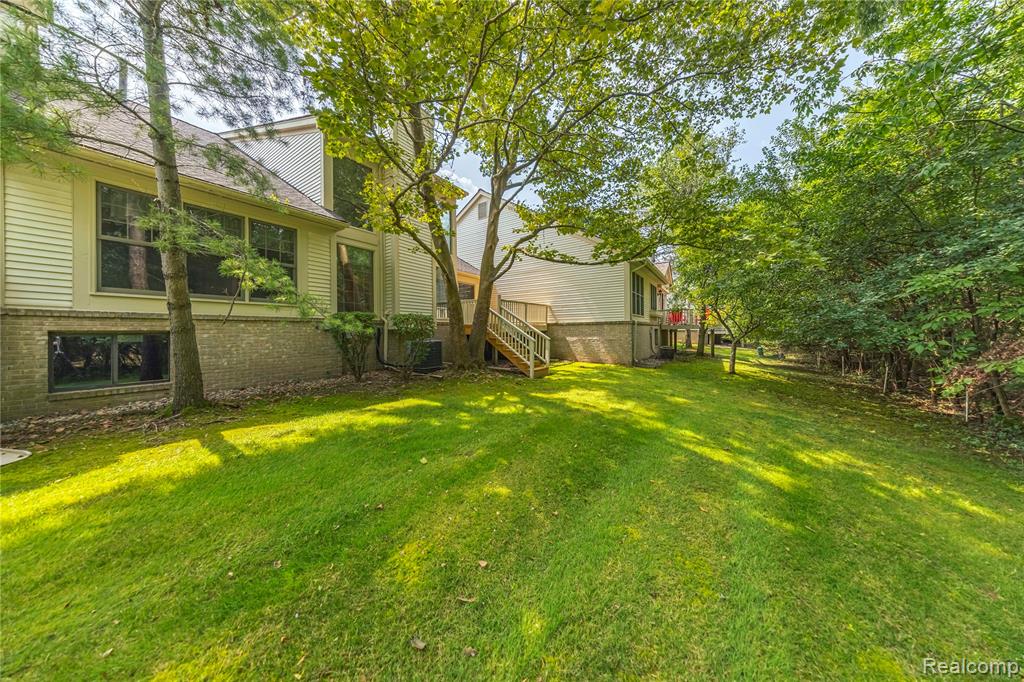 7277 Simsbury Drive, West Bloomfield, MI — Photo 39
