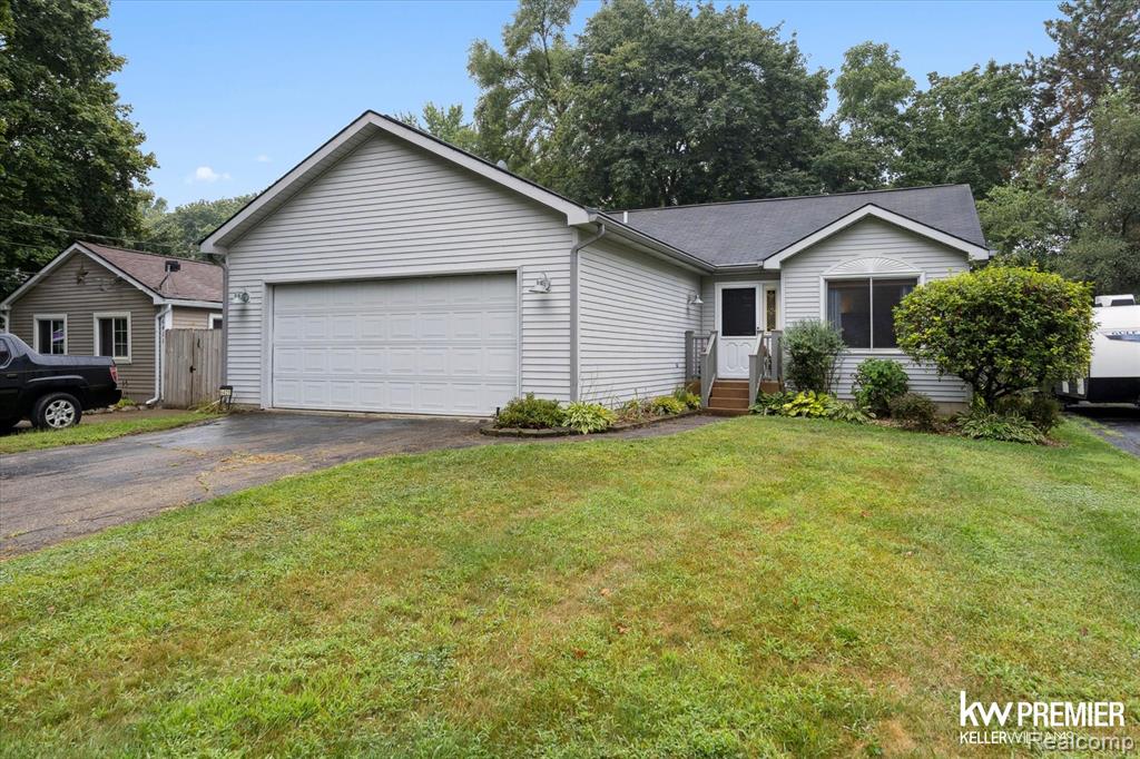 6421 Prairie Lawn Drive, Waterford, MI 48329 — Photo 2