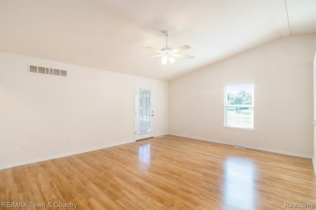 6295 Prince Court, 10, Flushing, MI 48433 — Photo 6