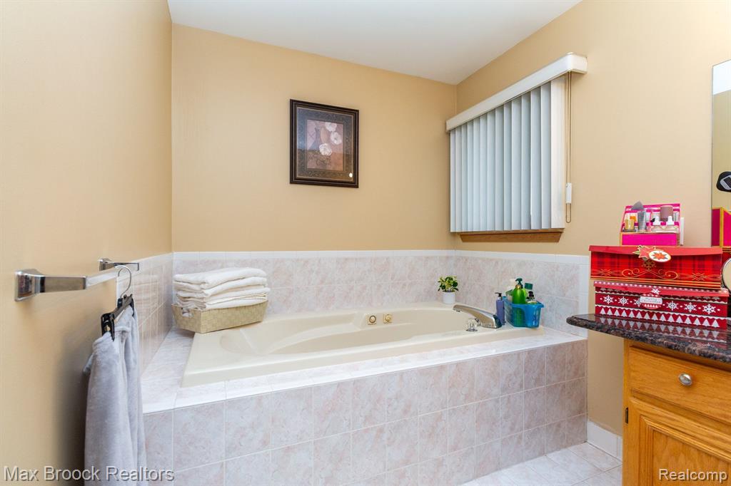 50592 MURRAY Drive, Macomb, MI 48044 — Photo 20