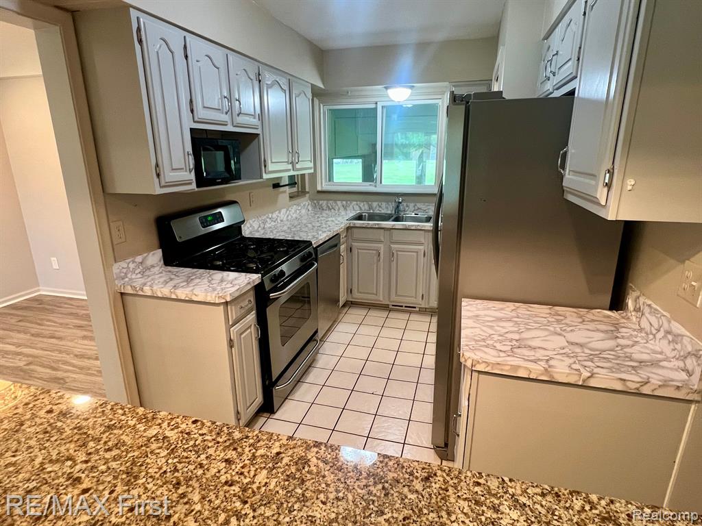 5721 WRIGHT Drive, Troy, MI 48098 — Photo 15