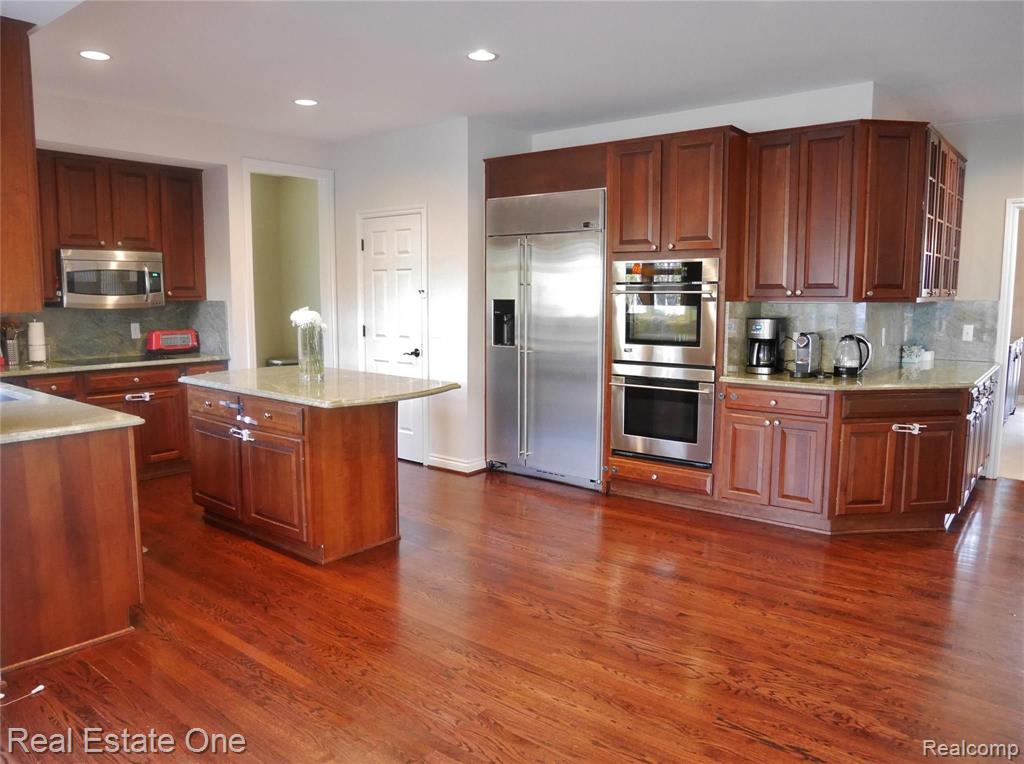 5846 CLEARVIEW Drive, Troy, MI 48098 — Photo 12