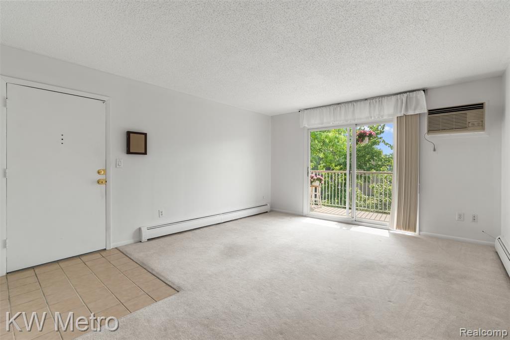 4909 Crooks Road, E8, Royal Oak, MI 48073 — Photo 4