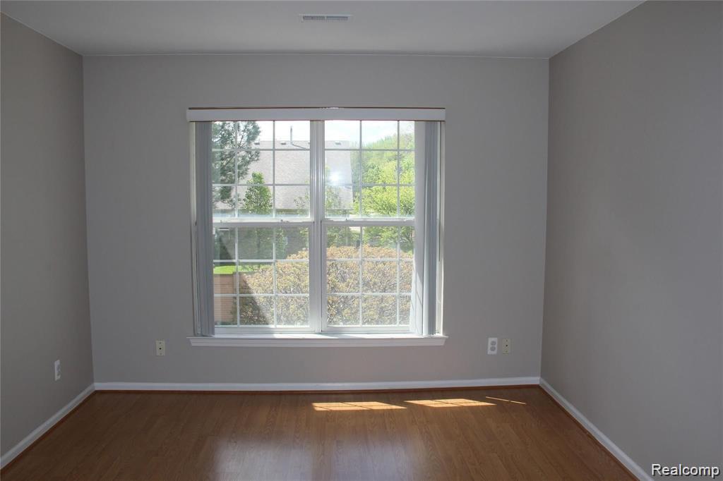 4428 Berkshire Dr, Sterling Heights, MI 48314 — Photo 14
