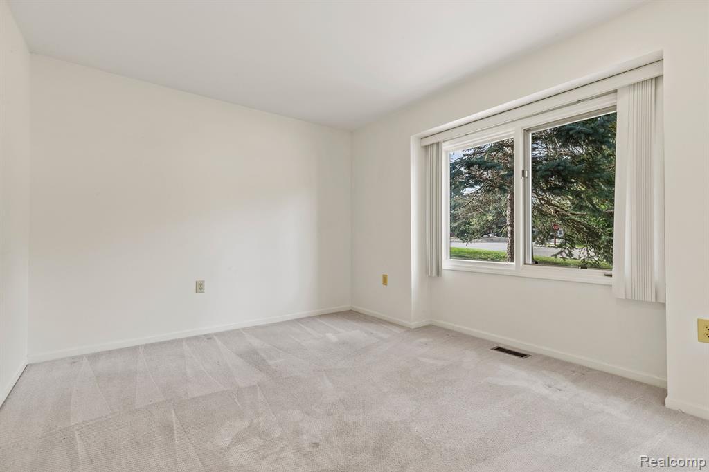 21382 MAGNOLIA Court, 1, Farmington Hills, MI 48336 — Photo 13