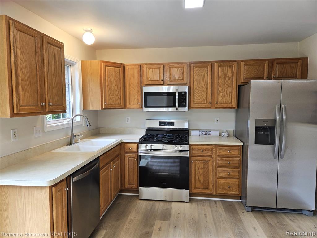 8 Hickory Court, Unit 8, Dearborn Heights, MI 48127 — Photo 6