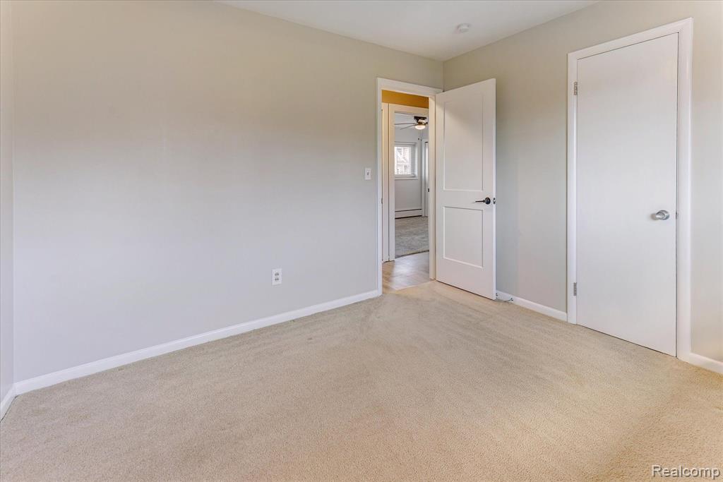 1293 BRAMBLES Drive, Waterford, MI 48328 — Photo 23