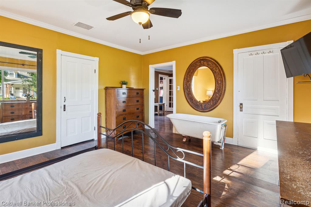206 E SHERMAN Street, Holly, MI 48442 — Photo 9