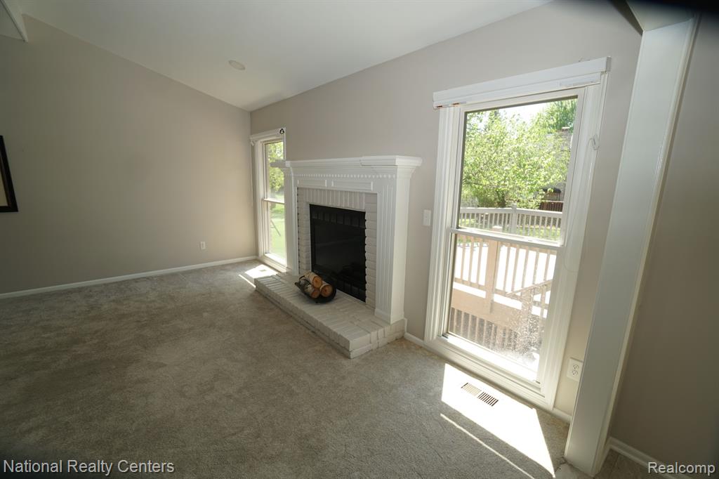 441 SANDALWOOD Drive, Rochester Hills, MI 48307 — Photo 6