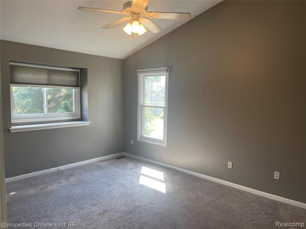 852 Linden Way, Auburn Hills, MI 48326 — Photo 26
