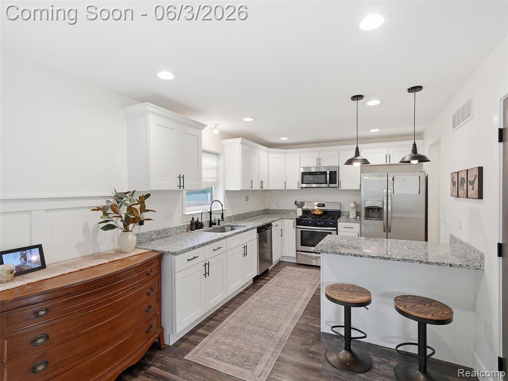 70 W Shevlin Avenue, Hazel Park, MI 48030 — Photo 10